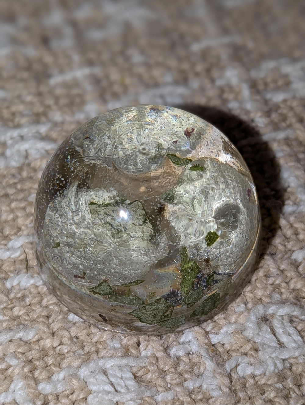 🌿 Little Handmade Plant & Floral Resin Sphere - Picture 3 of 4